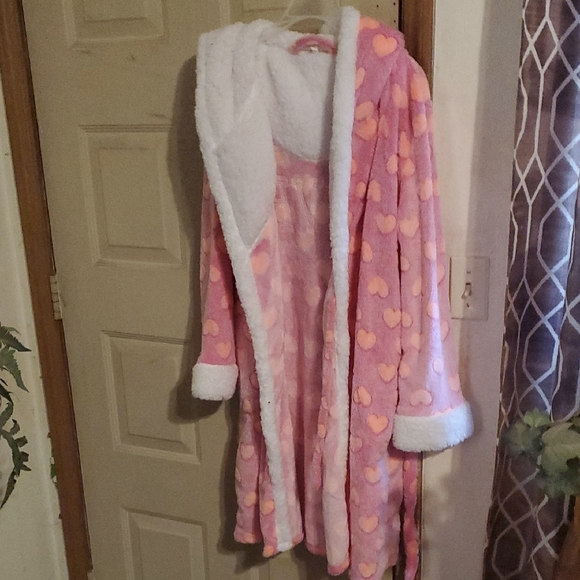 Pink Heart Robe with LOVE Sequin Detail - Picture 2 of 3